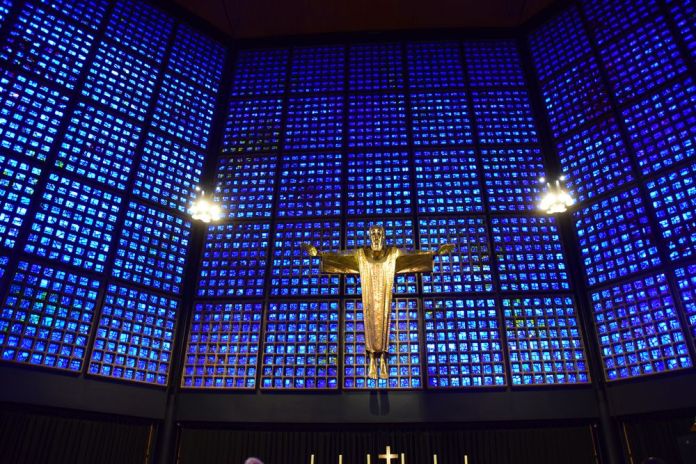 bleu intense église Berlin