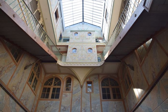 Ancien Manège Chaux de Fonds trompe l'oeil