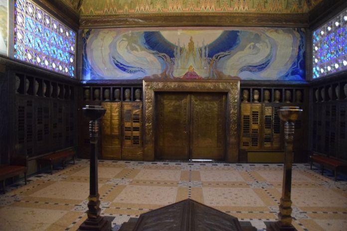 fresque carreaux vitraux crématoire la chaux de fonds suisse switzerland