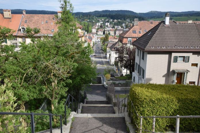 axe perpendiculaire à l'artère centrale la chaux de fonds suisse switzerland