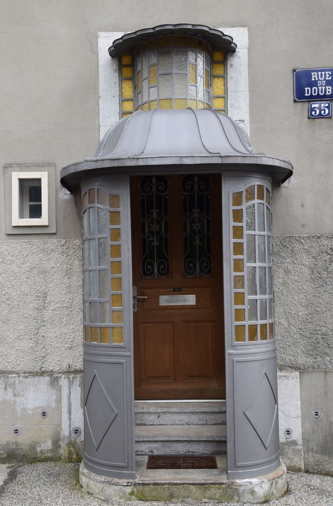 protection de porte pour lutter contre l'enneigement la chaux de fonds suisse switzerland