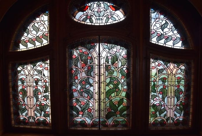 vitrail style sapin immeuble spillmann la chaux de fonds suisse switzerland