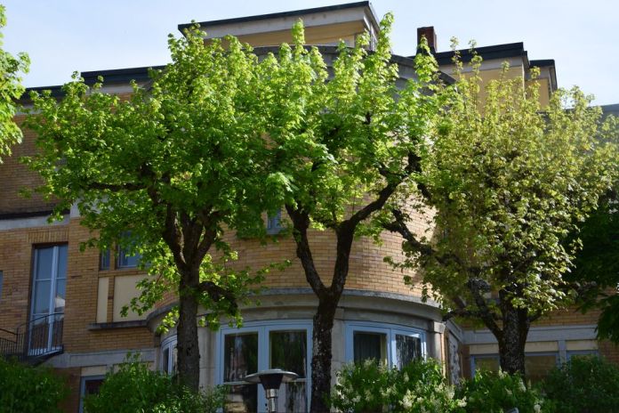 bâtiment angle villa turque la chaux de fonds suisse switzerland