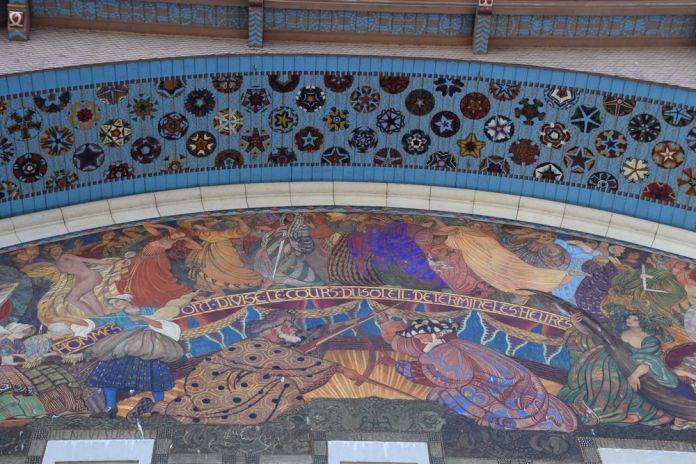 fronton façade mairie du locle suisse switzerland