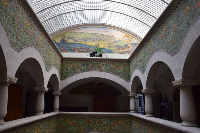 hall hôtel de ville locle suisse switzerland