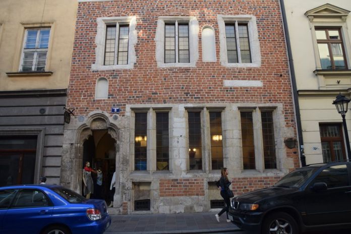 antiques maisons transformées en boutiques