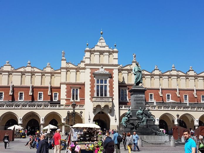 halle aux draps passage obligé cracovie