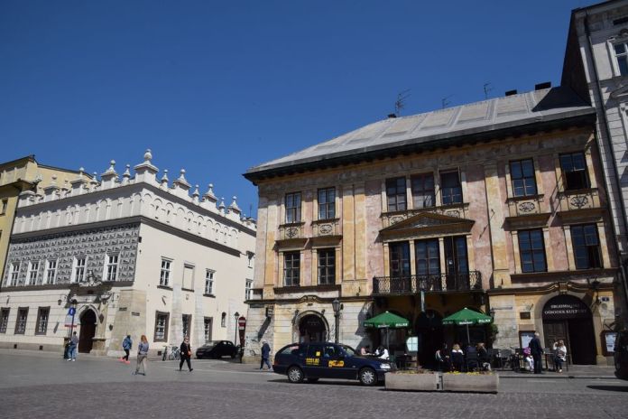 différents styles d'architecture vielle ville cracovie