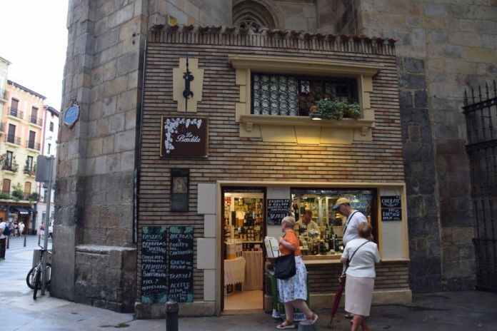 boutique adossées à la cathédrale de Bilbao