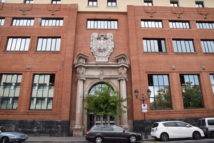 porte monumentale de la poste de Bilbao