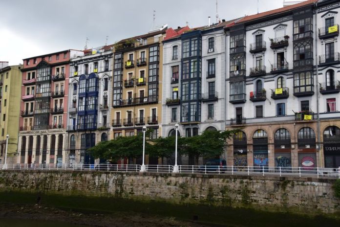 de l'autre côté de la ria de bilbao