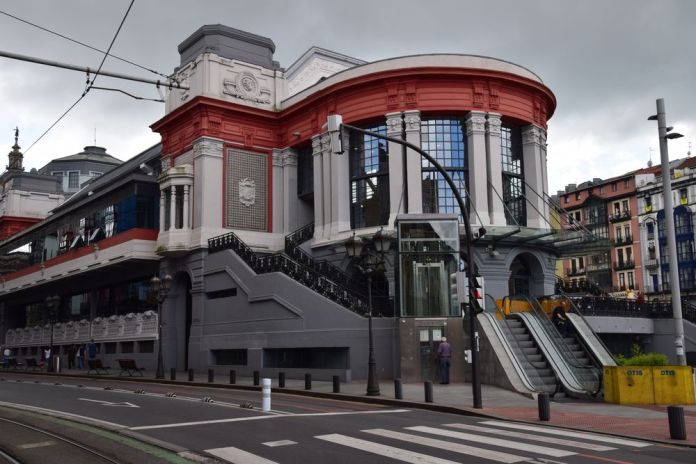 entrée latérale marché de la ribera bilbao
