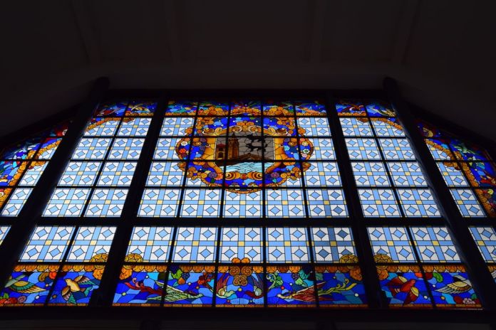 l'un des vitraux du marché de la Ribera