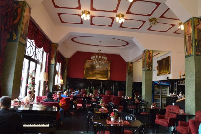 salle café roland bratislava