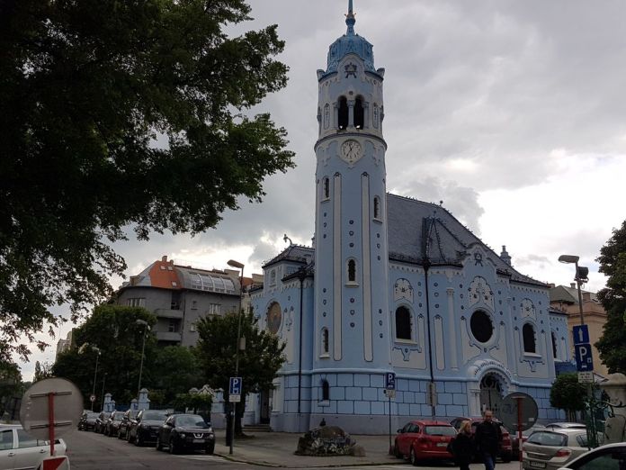 église bleue ou église sainte élisabeth bratislava