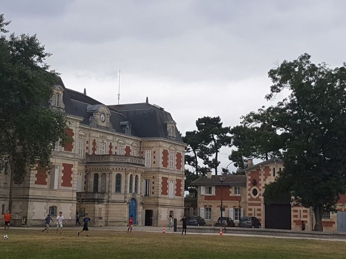 château des iris Lormont