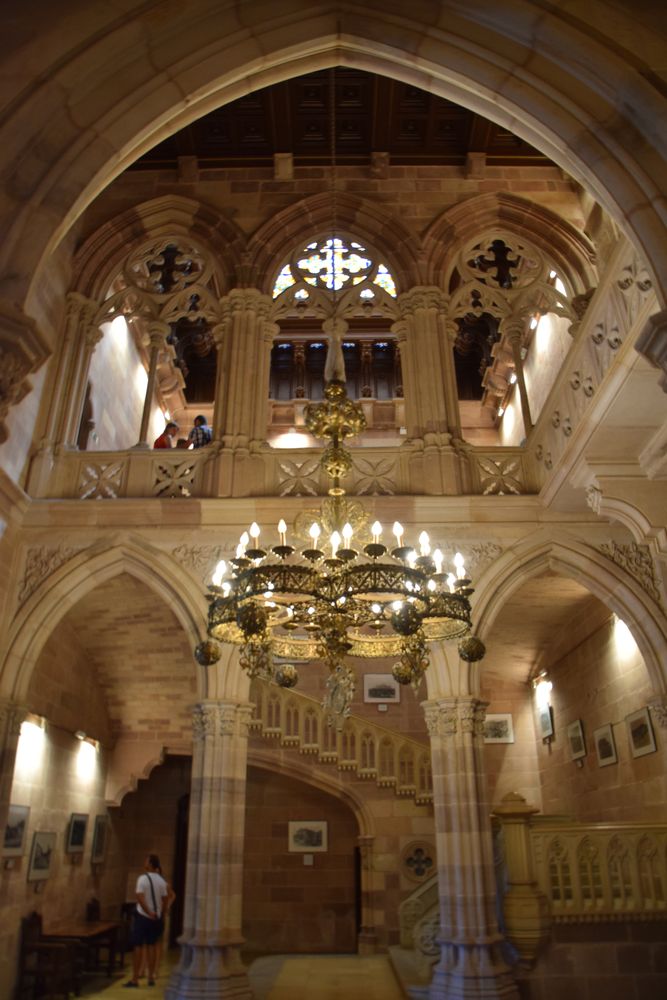 hall néo-gothique palais sobrellano comillas