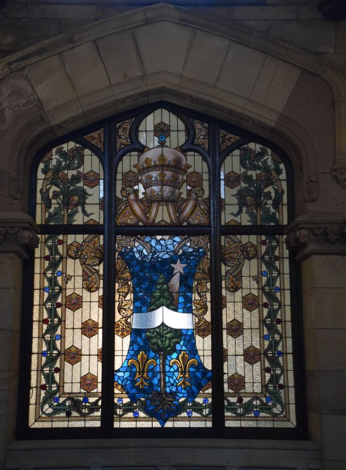 vitraux ateliers amigaux barcelone pour l'université pontificale de Comillas.