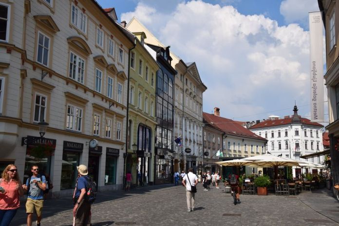 ensemble harmonieux mestni trg Ljubljana