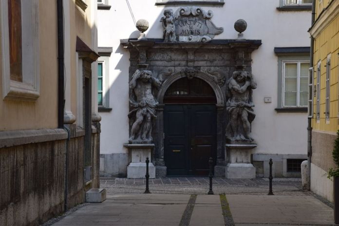 porte à la puissance étonnante