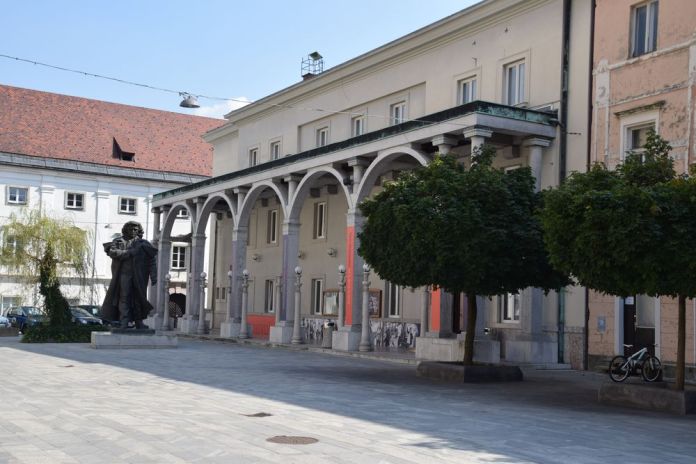 Bâtiment à arcades de kranj