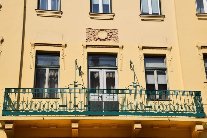 du rond sur la façade du 11 tavcarjeva ulica