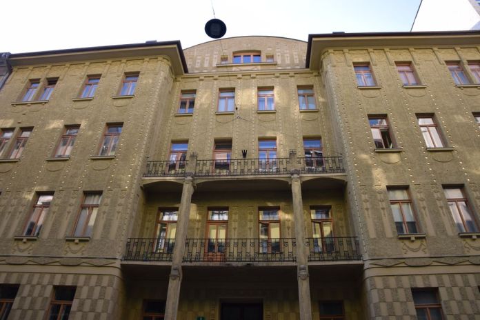 frise carreaux dorés ljubljana