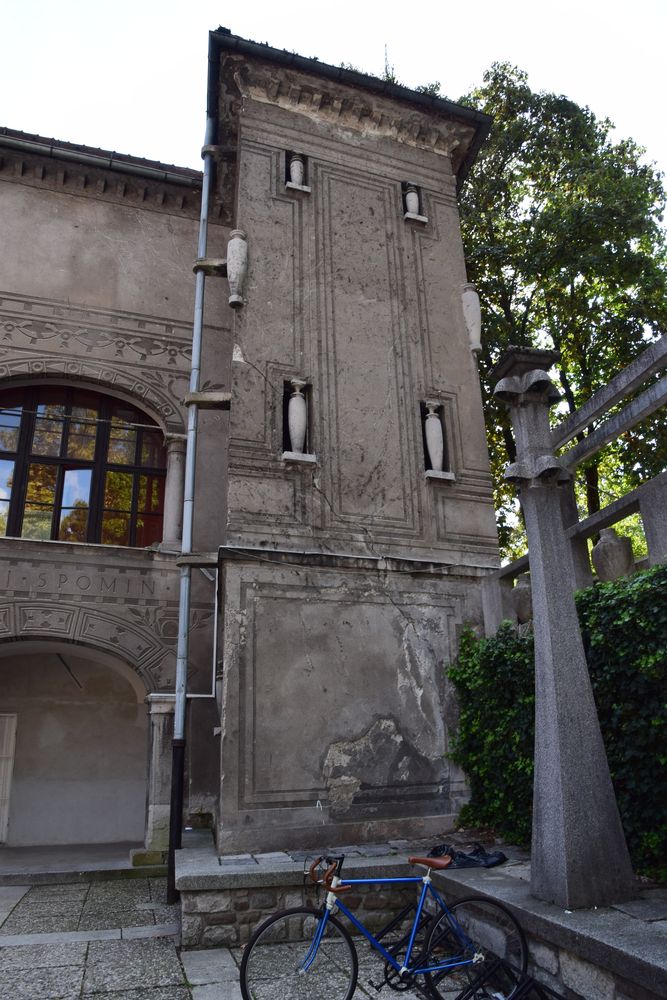 tour servant de support à jarres Plecnik