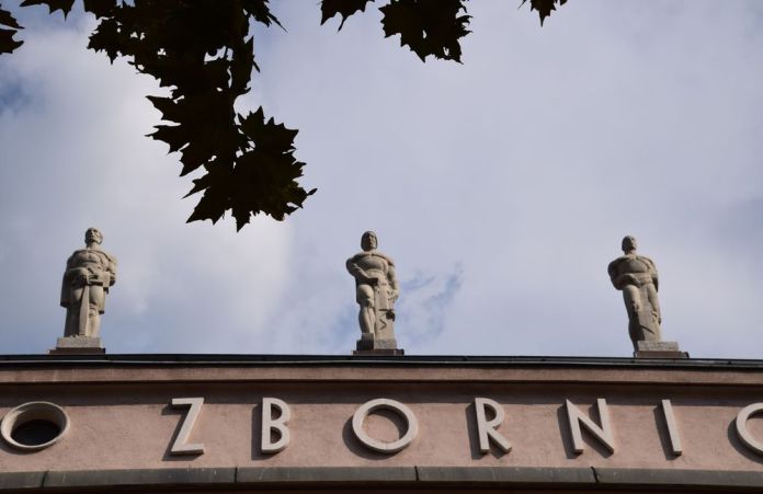 statues projetant idée de force ljubljana