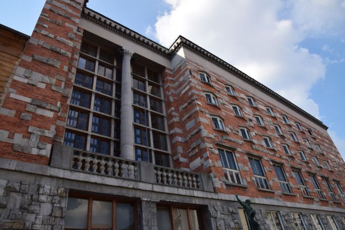 haute colonne vitrage plecnik