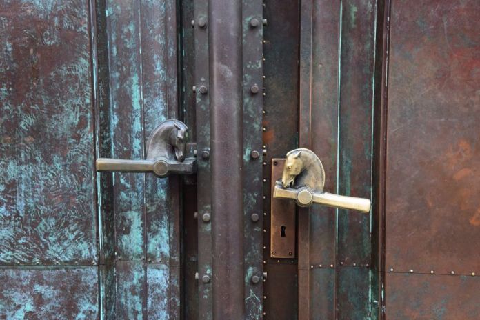 tête de chevaux en guise poignées de porte ljubljana