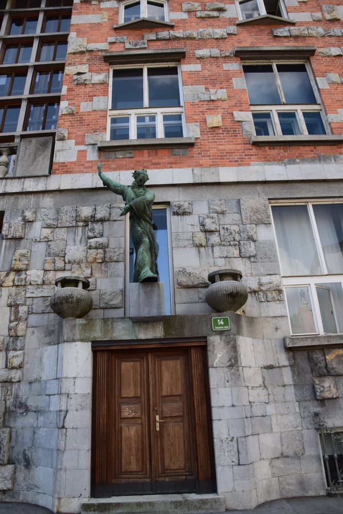 porte latérale bibliothèque ljubljana