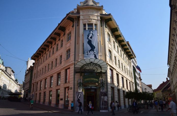 entrée galerija emporium ljubljana