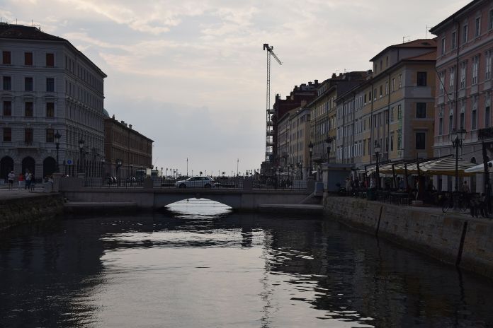 grand canal tombée du jour trieste