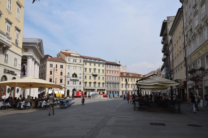 Piazza de la borsa trieste