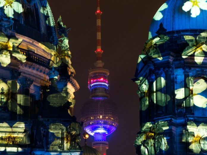 tour de la télévision berlin festival des lumières