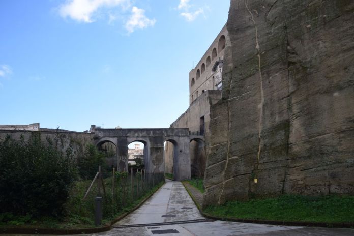 murailles du Castel Sant'Elmo Naples
