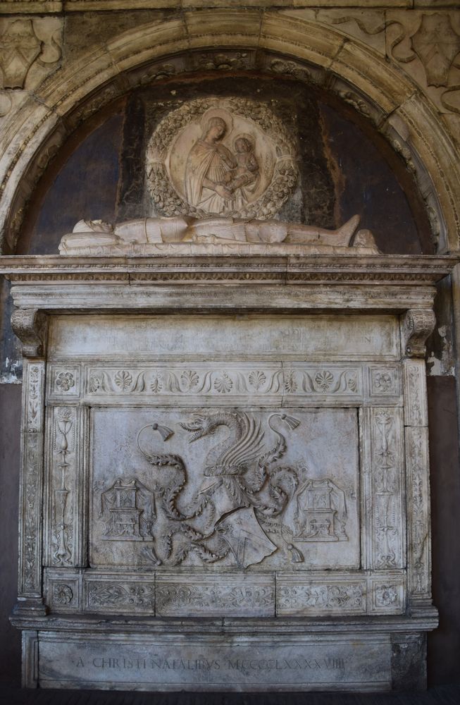 tombeau Dracula église Santa Maria La Nova, Naples