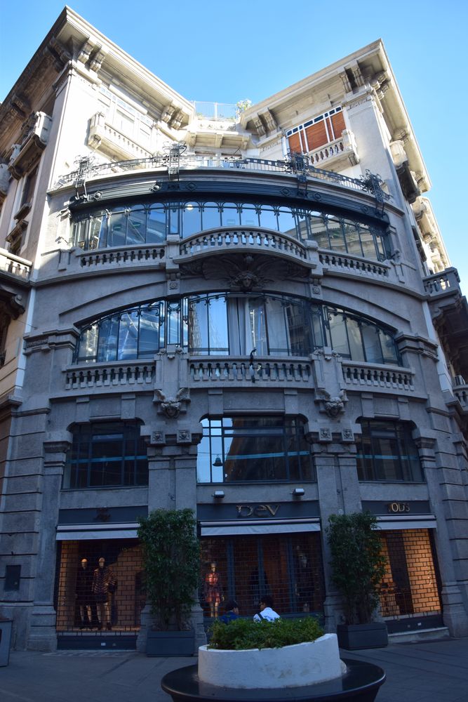 Palazzo Mannojuolo Naples