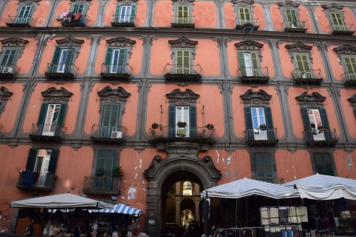 façade Palazzo delle Spagnollo Naples