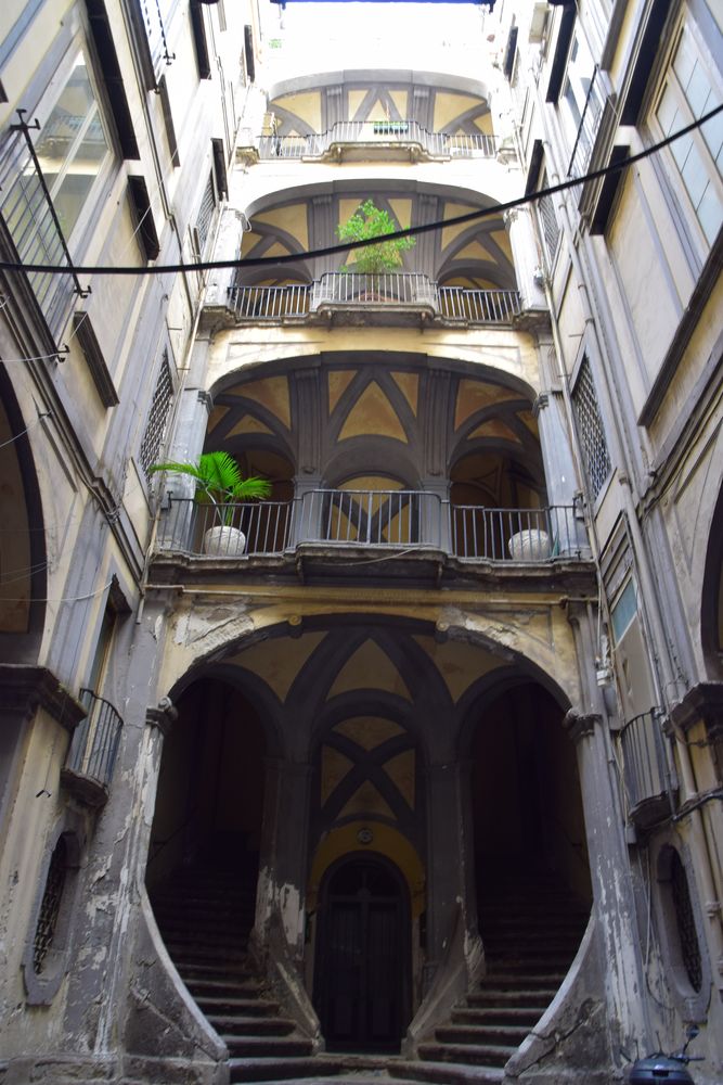 cage d'escalier Palazzo Mastelloni Naples