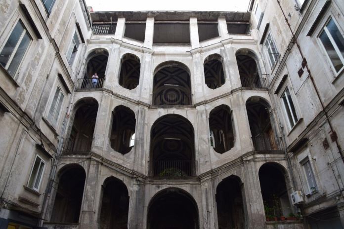 cage d'escalier palazzo sanfelice Naples
