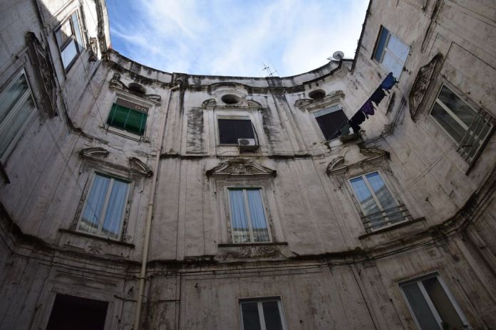 deuxième cour intérieure du Palazzo Sanfelice Naples