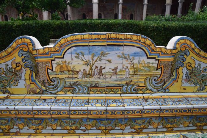 scénettes cloître santa chiara Naples