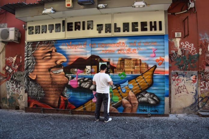 Naples, scène de rue.