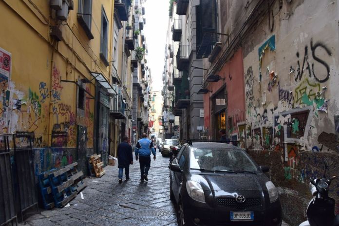 Naples, scène de rue.