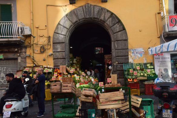 Naples, scène de rue.