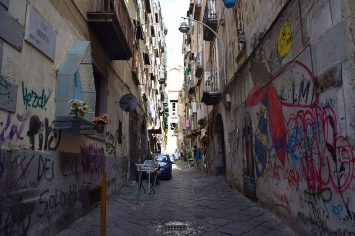 Naples, scène de rue.