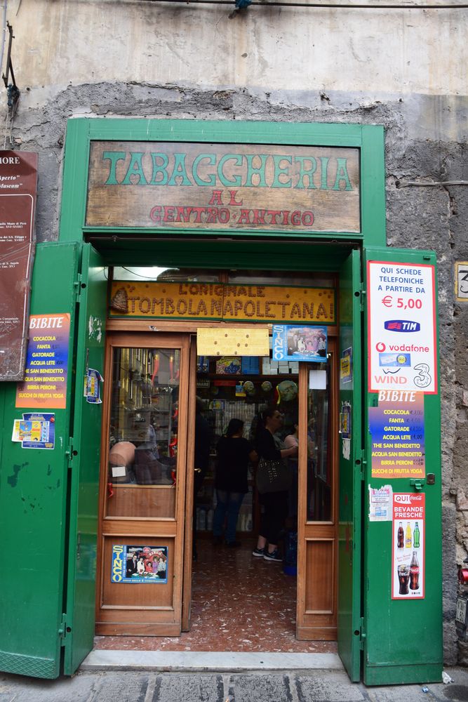 Naples, scène de rue.