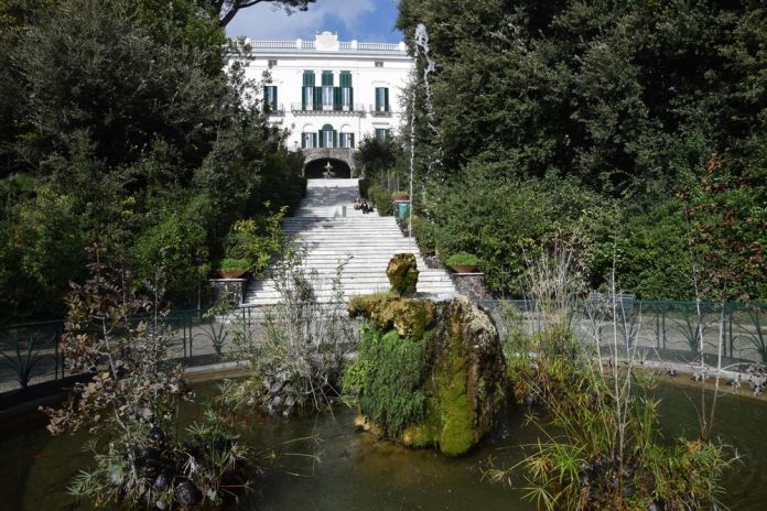 escaliers et fontaines villa floridiana Naples